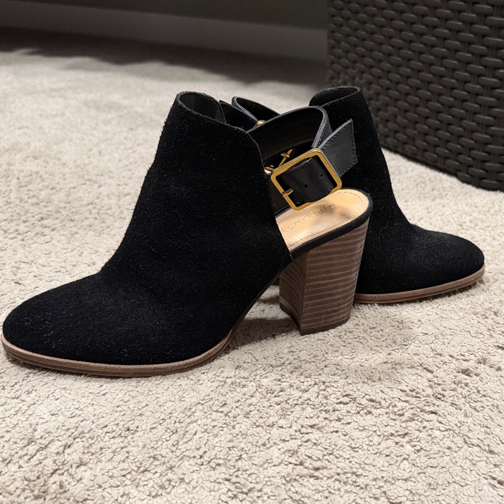 Gibson Latimer Black Ankle Boots with Gold Accent Size 8